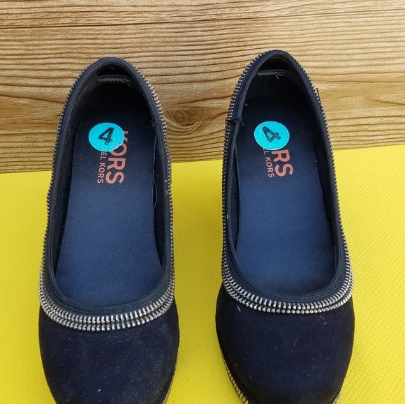 Shoe - Picture 3 of 6